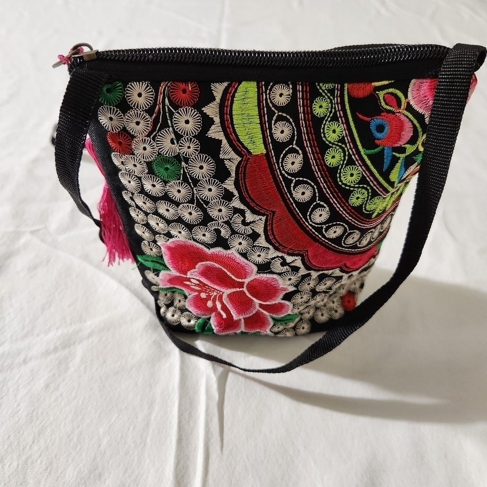 Women's Detail Floral Embroidered Black Small Crossbody Shoulder Bag Lightweight - Picture 8 of 16